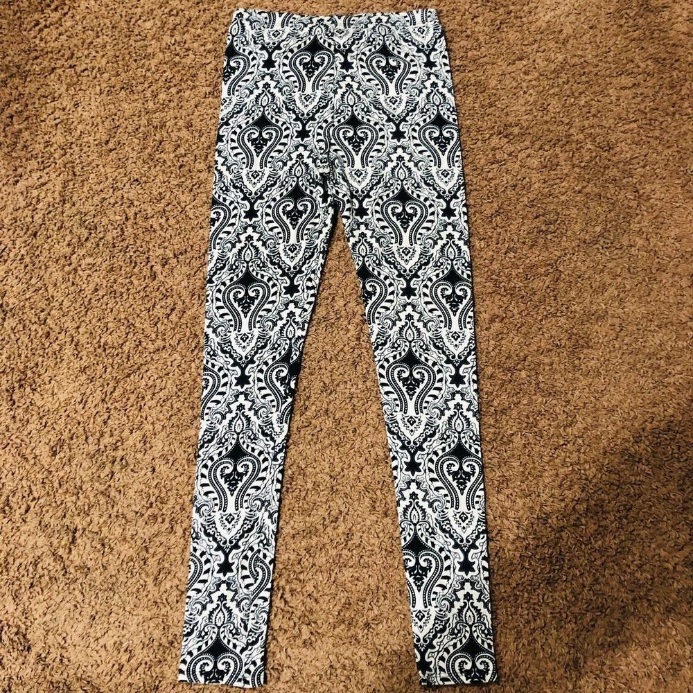 Forever 21 Womens Black White Damask Paisley Print Leggings Size S Slim Stretch